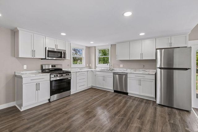 2587 2nd Avenue E, North Saint Paul, MN 55109