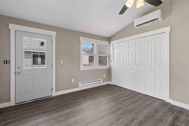 2587 2nd Avenue E, North Saint Paul, MN 55109