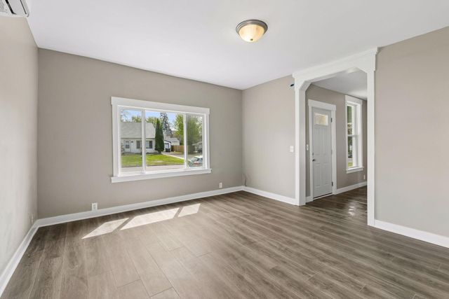 2587 2nd Avenue E, North Saint Paul, MN 55109