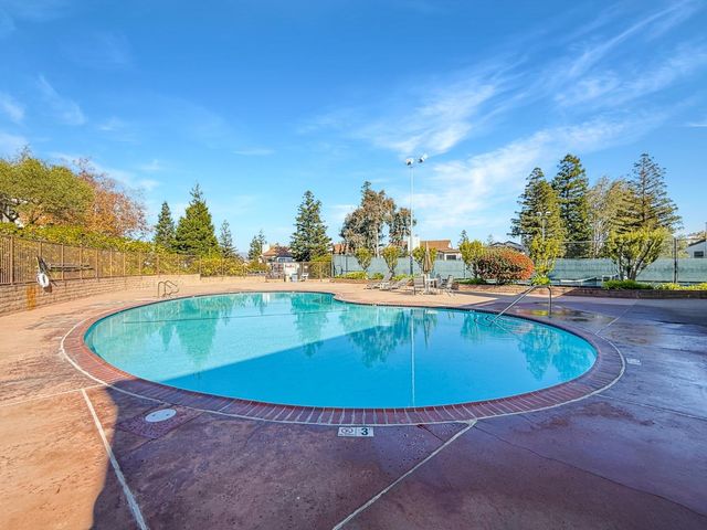 21239 Gary Drive 110, Castro Valley, CA 94546