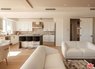 10725 Ashton Avenue 101, Los Angeles, CA 90024