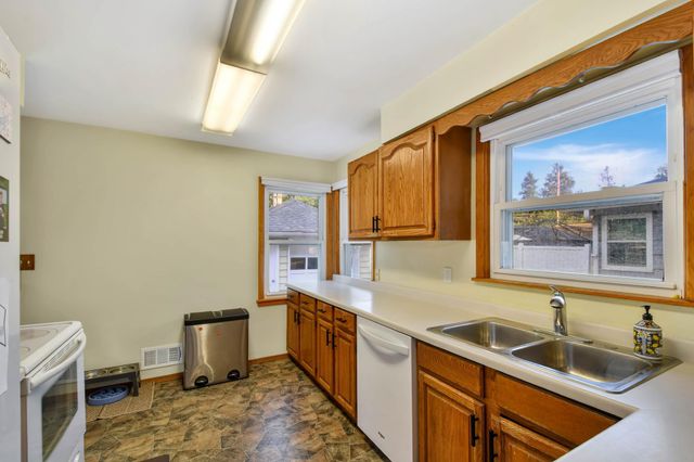 2113 7th Street N, Fargo, ND 58102