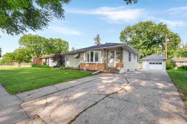 2113 7th Street N, Fargo, ND 58102
