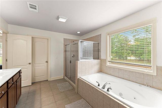 2868 Rolling Downs Way, Loganville, GA 30052