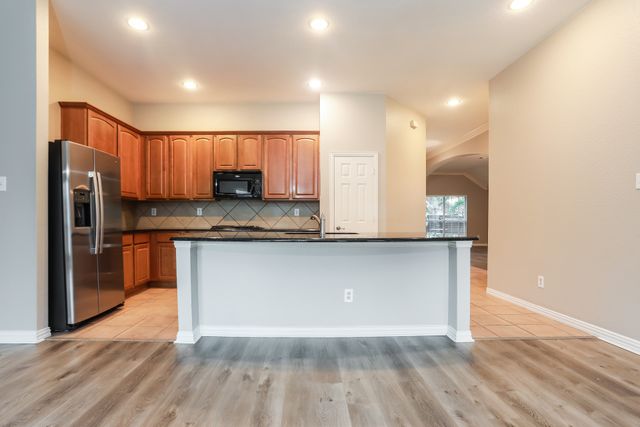 2240 Sparrow Hawk Court, Grand Prairie, TX 75052