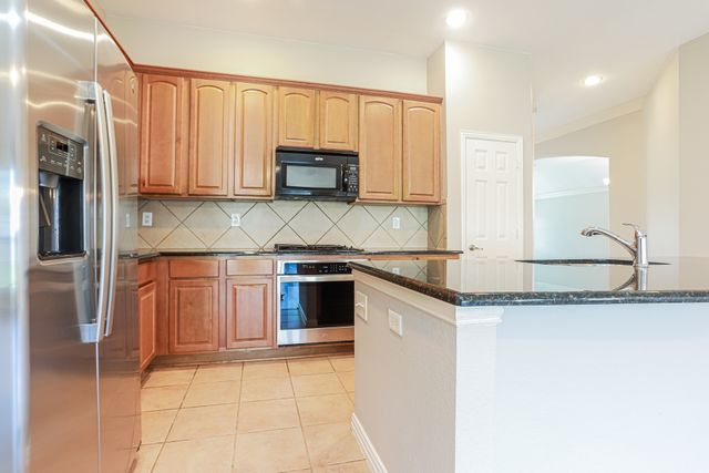 2240 Sparrow Hawk Court, Grand Prairie, TX 75052