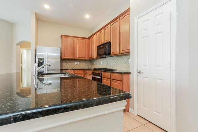 2240 Sparrow Hawk Court, Grand Prairie, TX 75052