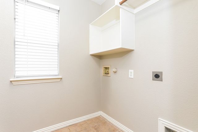 2240 Sparrow Hawk Court, Grand Prairie, TX 75052