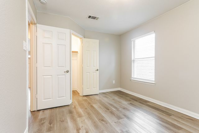 2240 Sparrow Hawk Court, Grand Prairie, TX 75052