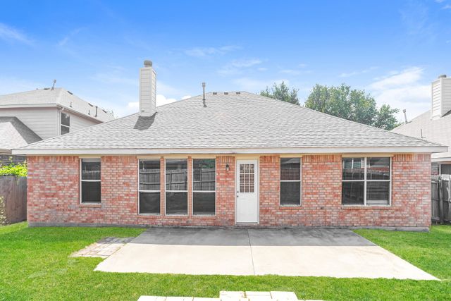 2240 Sparrow Hawk Court, Grand Prairie, TX 75052