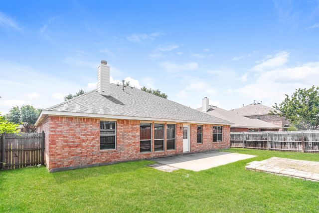 2240 Sparrow Hawk Court, Grand Prairie, TX 75052