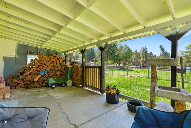 63825 Scenic Drive, Bend, OR 97703