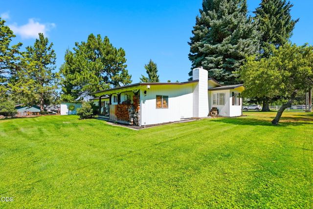 63825 Scenic Drive, Bend, OR 97703