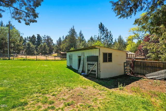 63825 Scenic Drive, Bend, OR 97703
