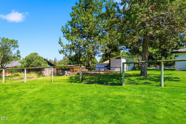63825 Scenic Drive, Bend, OR 97703