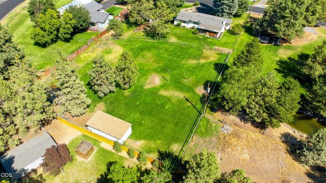63825 Scenic Drive, Bend, OR 97703
