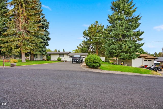 63825 Scenic Drive, Bend, OR 97703