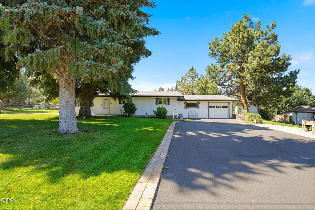 63825 Scenic Drive, Bend, OR 97703