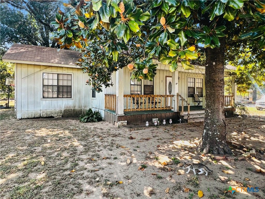 313 S Nolan Avenue, Cameron, TX 76520