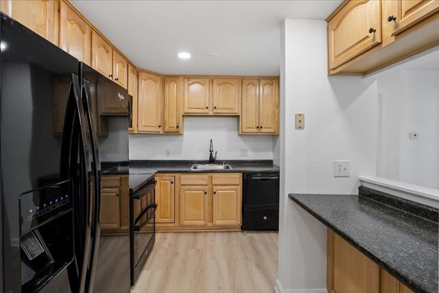 2 Timberwood Dr Unit 101, Goffstown, NH 03045