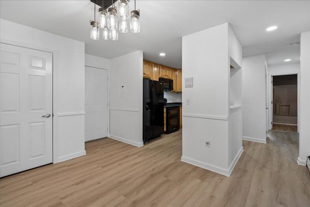 2 Timberwood Dr Unit 101, Goffstown, NH 03045