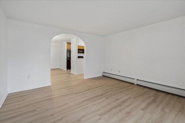 2 Timberwood Dr Unit 101, Goffstown, NH 03045