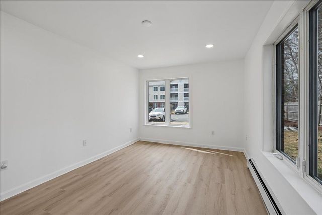 2 Timberwood Dr Unit 101, Goffstown, NH 03045