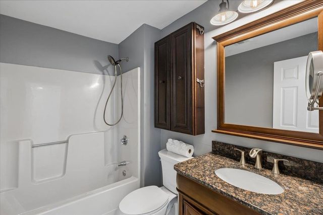 2 Timberwood Dr Unit 101, Goffstown, NH 03045