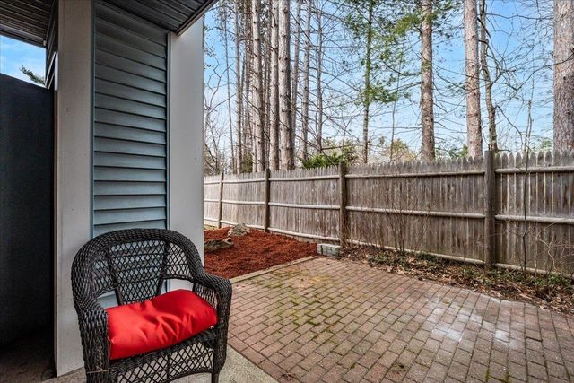 2 Timberwood Dr Unit 101, Goffstown, NH 03045