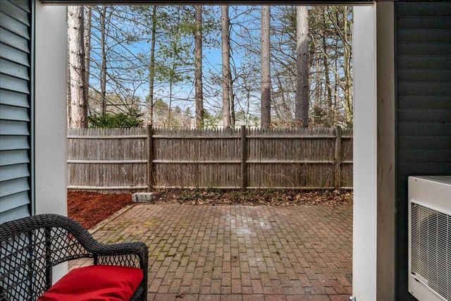 2 Timberwood Dr Unit 101, Goffstown, NH 03045