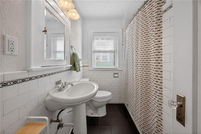 5831 Rockhill Road, Kansas City, MO 64110