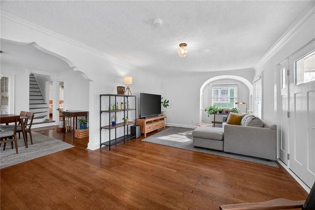 5831 Rockhill Road, Kansas City, MO 64110