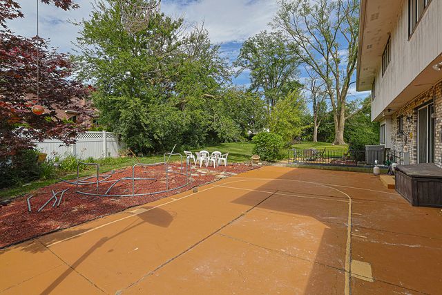 1532 Petersham Lane, Schaumburg, IL 60173