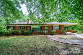 4955 Midway Sand Road, Hickory, NC 28601