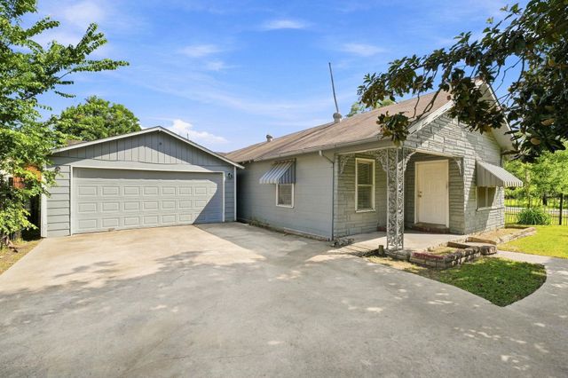 319 W 1st Street, Crosby, TX 77532