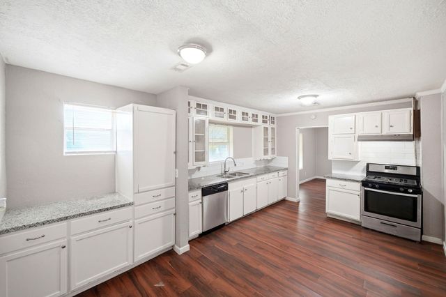 319 W 1st Street, Crosby, TX 77532