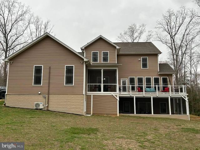 7022 BARCLAY DR, Fredericksburg, VA 22407