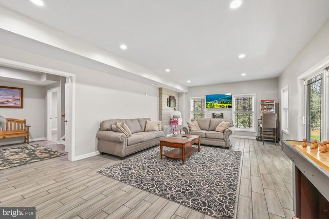 7022 BARCLAY DR, Fredericksburg, VA 22407