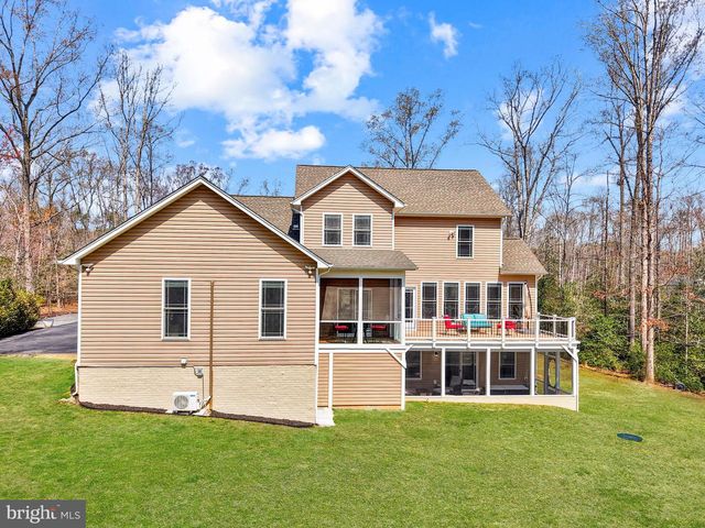 7022 BARCLAY DR, Fredericksburg, VA 22407