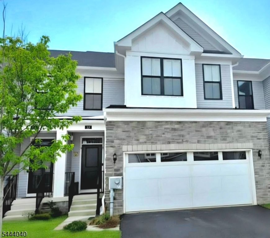 27 Wisteria Ct, Monroe Twp., NJ 08831