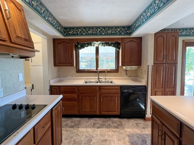 5575 WILLIAMS Road, North East, PA 16428