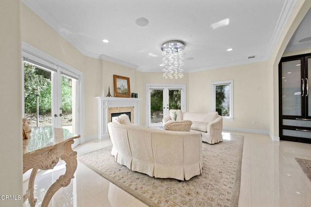 3263 New York Drive, Pasadena, CA 91107