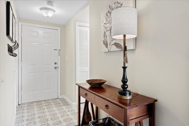 11863 Wimbledon Circle 540, Wellington, FL 33414