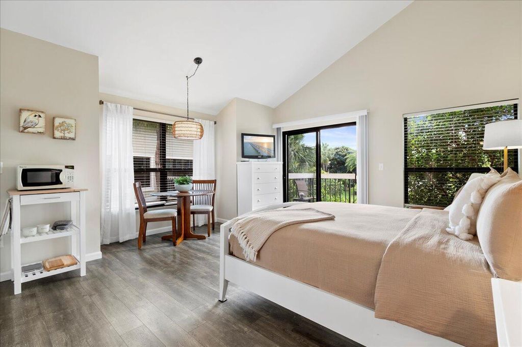 11863 Wimbledon Circle 540, Wellington, FL 33414