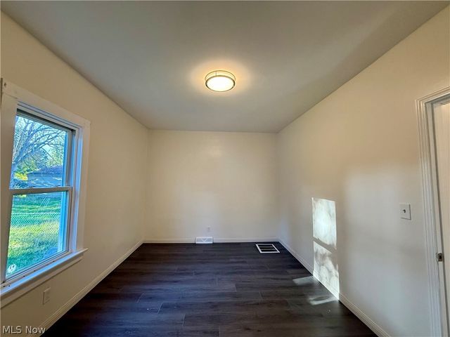 38 Regent Street, Campbell, OH 44405