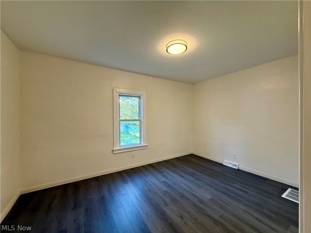 38 Regent Street, Campbell, OH 44405
