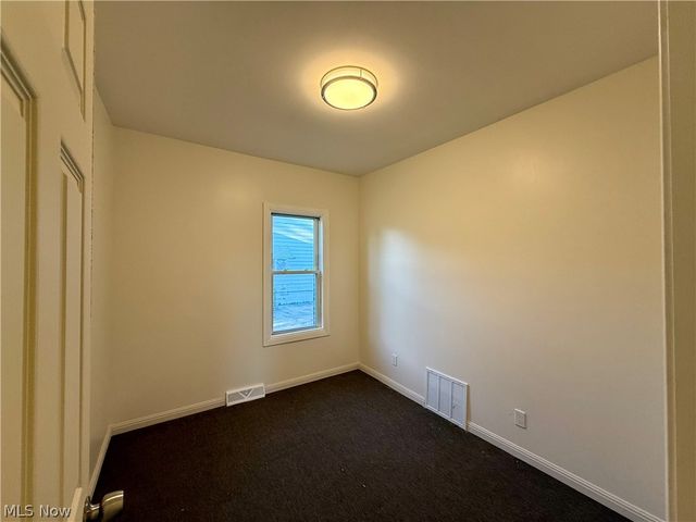 38 Regent Street, Campbell, OH 44405