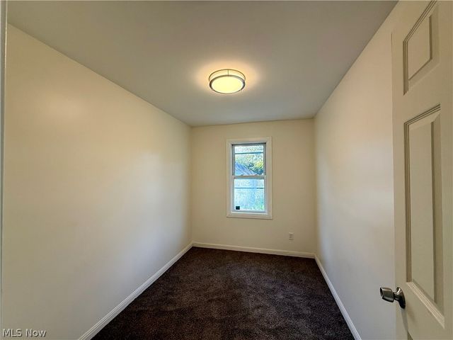 38 Regent Street, Campbell, OH 44405