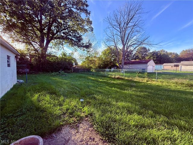 38 Regent Street, Campbell, OH 44405
