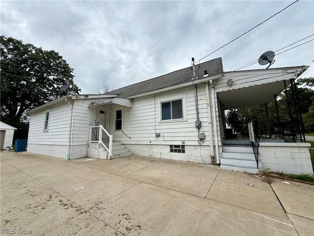 38 Regent Street, Campbell, OH 44405